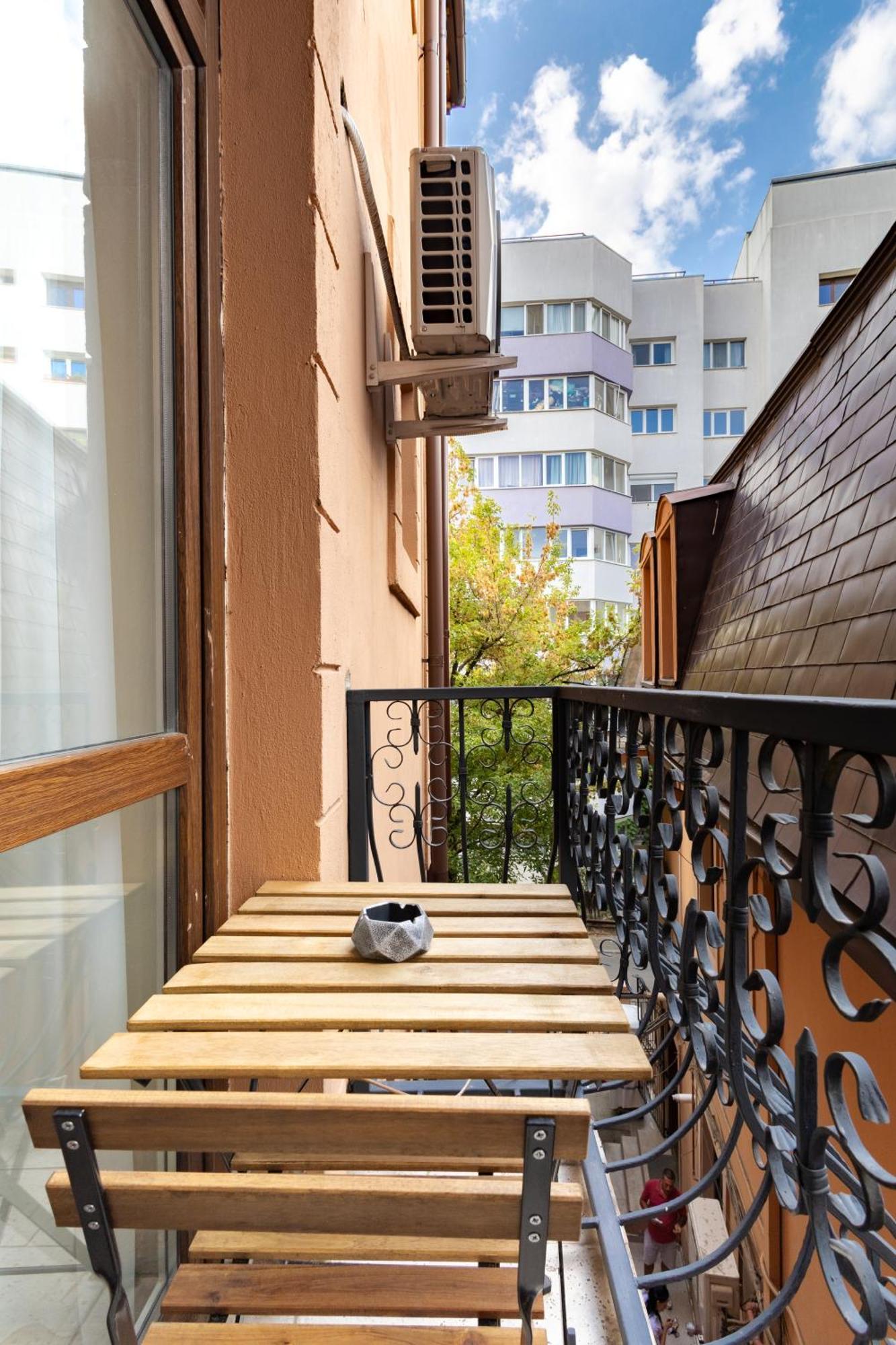 Piccolo Mondo By Citybookings Bucarest Esterno foto