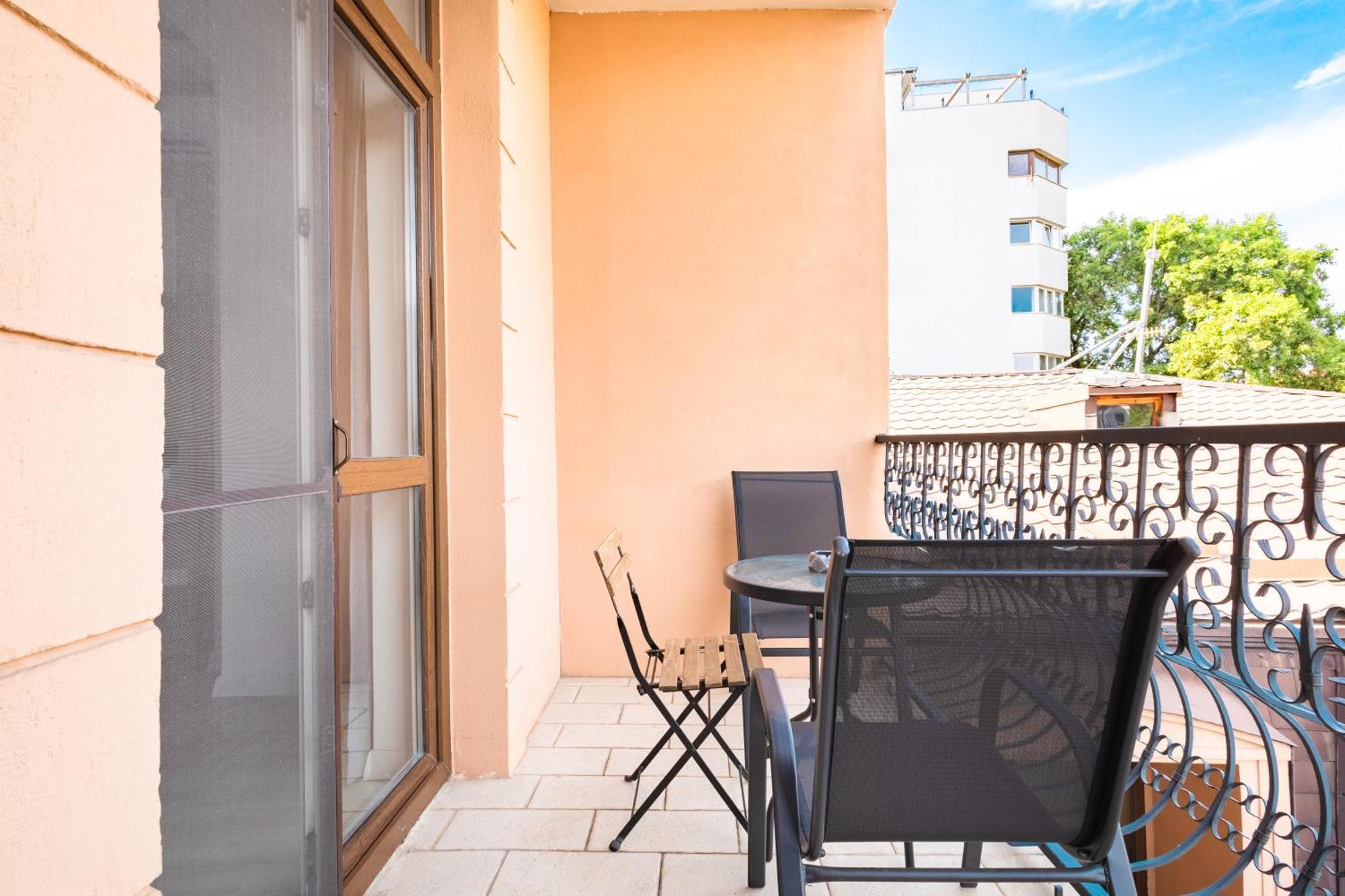 Piccolo Mondo By Citybookings Bucarest Esterno foto